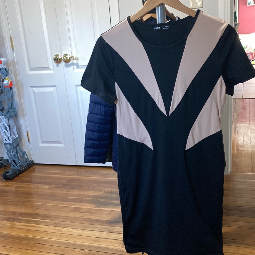Women’s color block dress